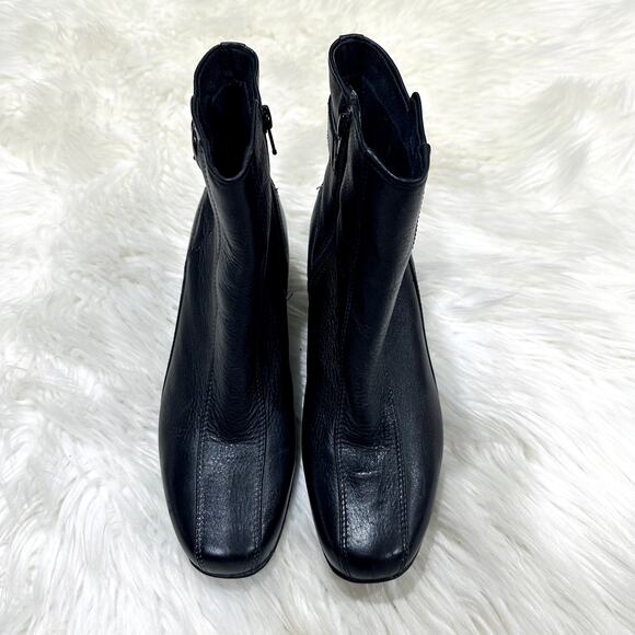 Clarks Artisan Dara III Leather Booties Sz 8 - Picture 2 of 9